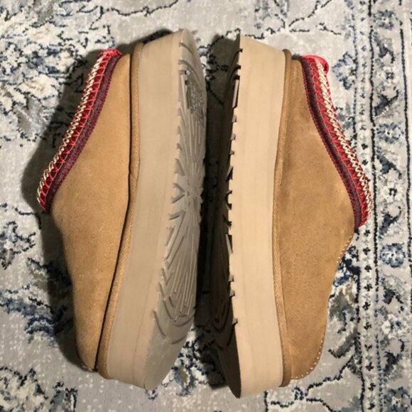UGG Tazz Platform Slippers in Chestnut - Picture 6 of 7